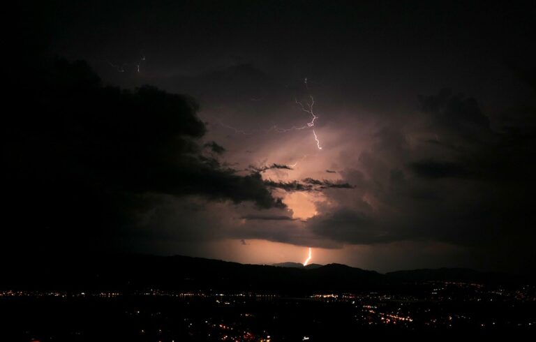 Lightning and Thunderstorm Formation: Characteristics & Process